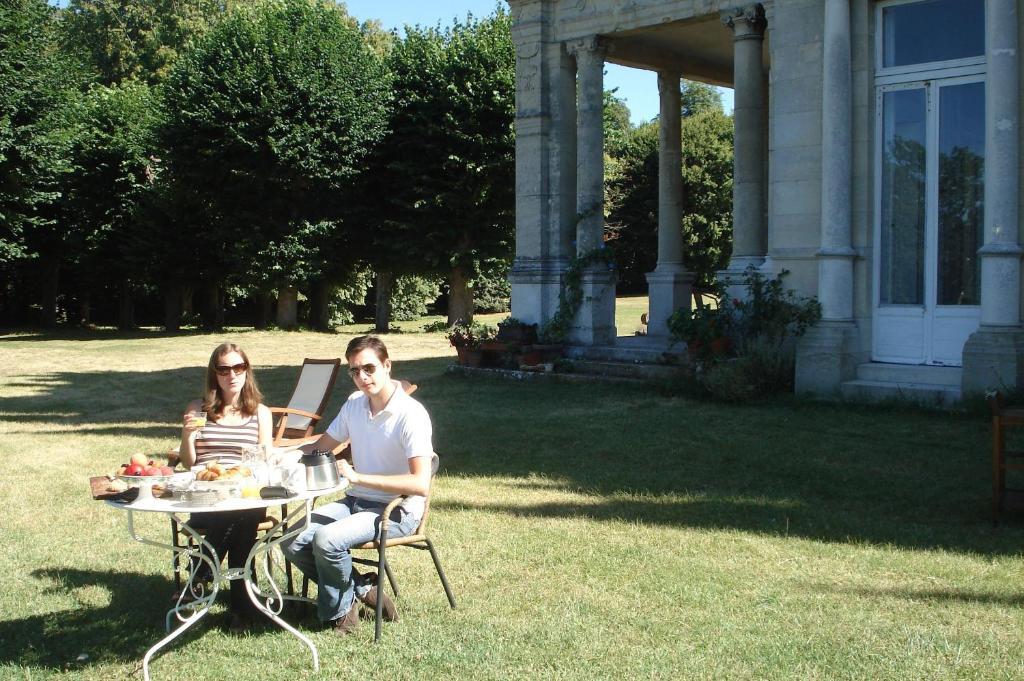 Chateau De La Madeleine Bed & Breakfast Pressagny l'Orgueilleux ภายนอก รูปภาพ