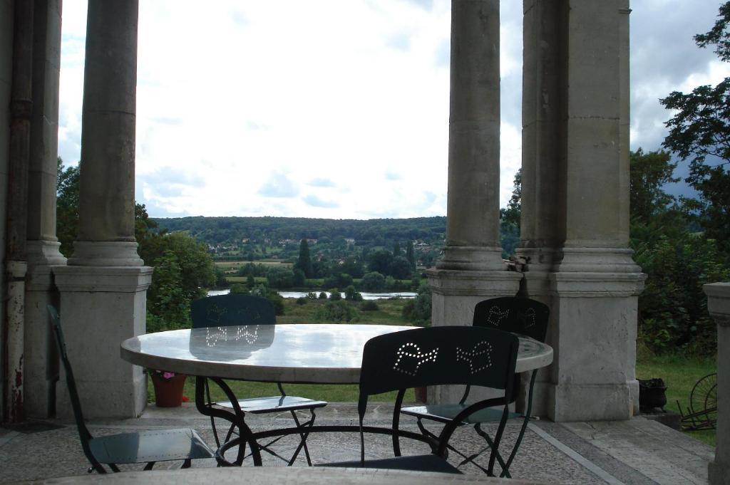 Chateau De La Madeleine Bed & Breakfast Pressagny l'Orgueilleux ภายนอก รูปภาพ